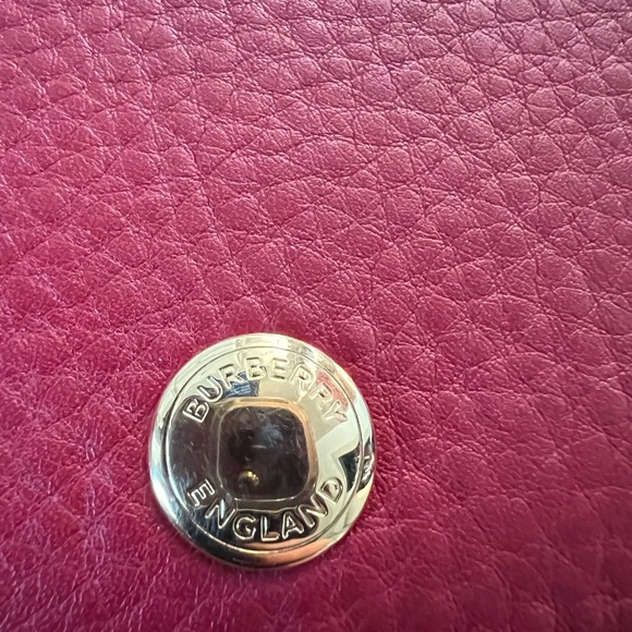 Burberry Leather Rowe Snap
Wallet Red - Picture 6 of 8